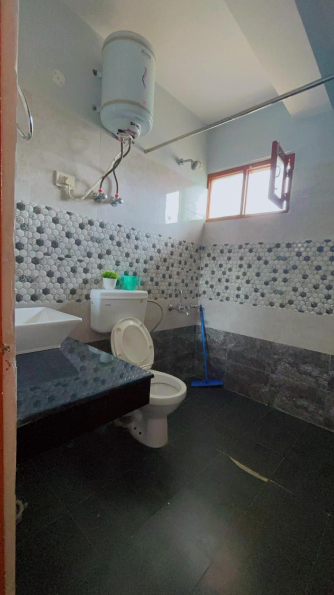 Lha Pomo Apartment Kyelang ภายนอก รูปภาพ